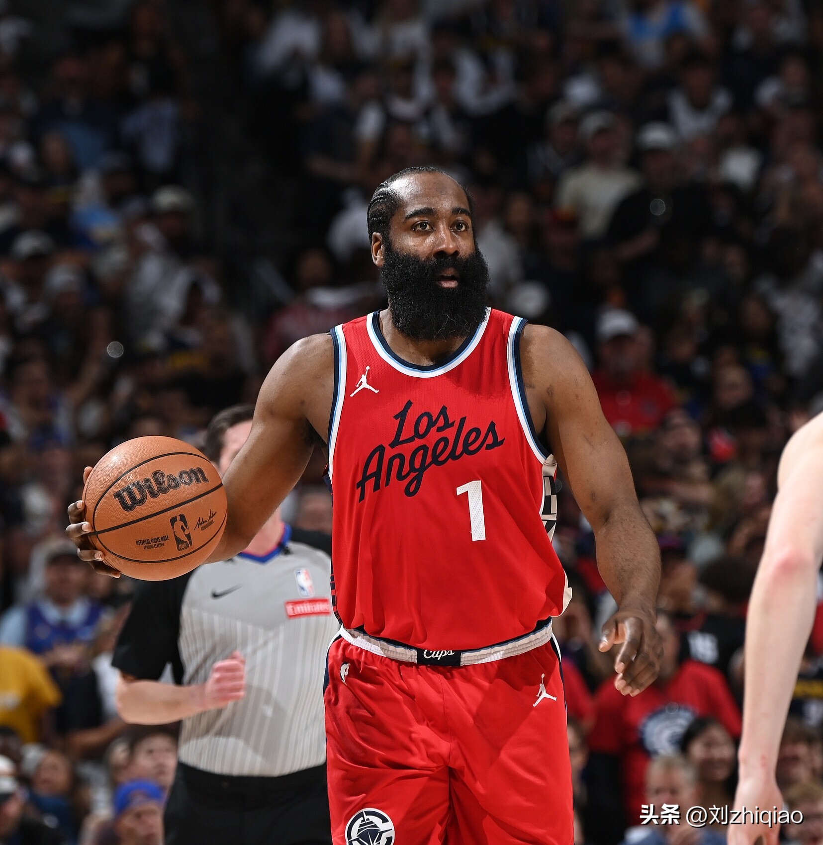 刷新纪录引发热议！，哈登在中国队比赛中比赛局势复杂全场沸腾不已的简单介绍HTH SPORTS