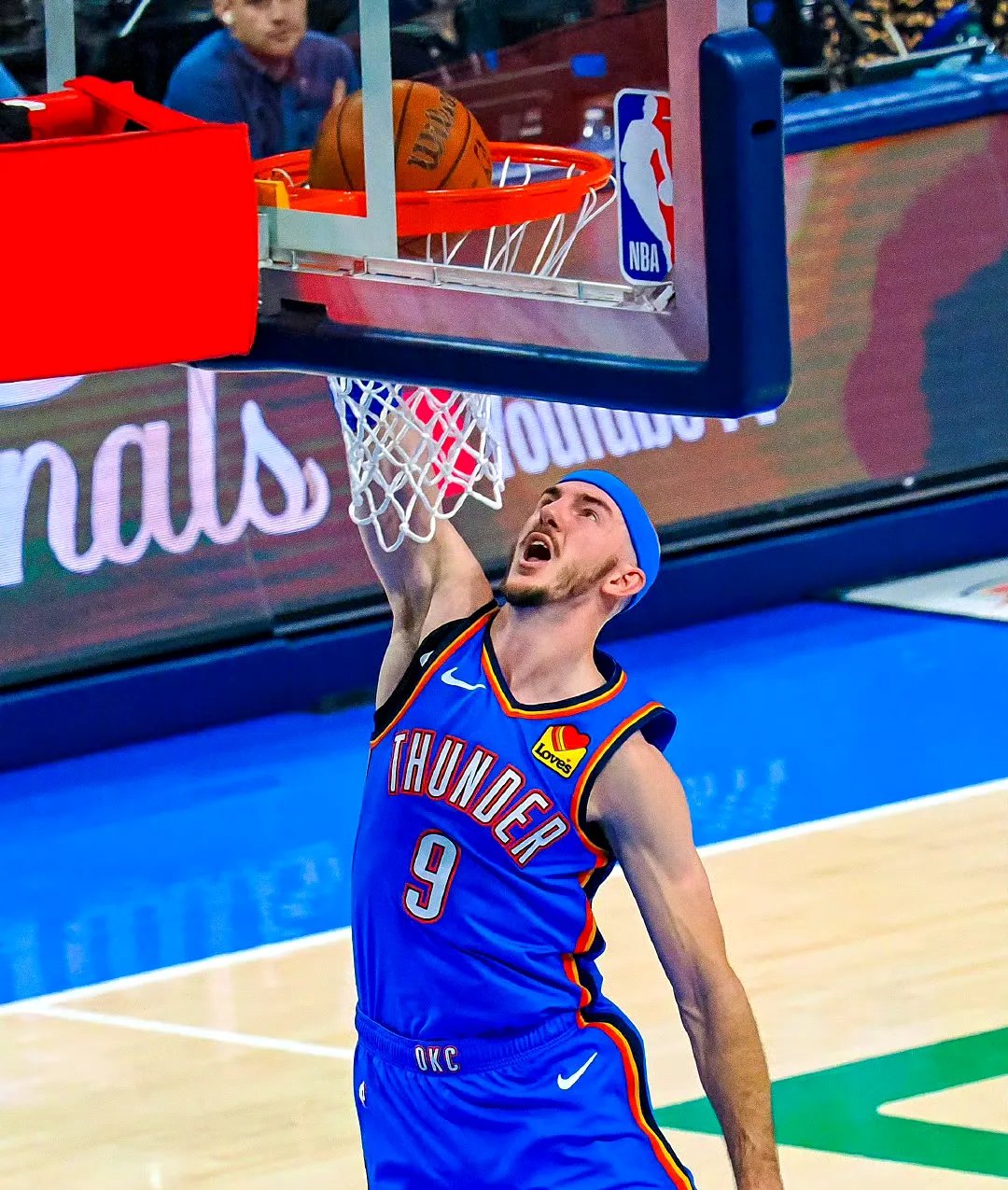 今晚俄克拉荷马雷霆调整名单以备社区盾，豪取连胜环节打磨，信心回归，更衣室氛围转暖的简单介绍HTH SPORTS