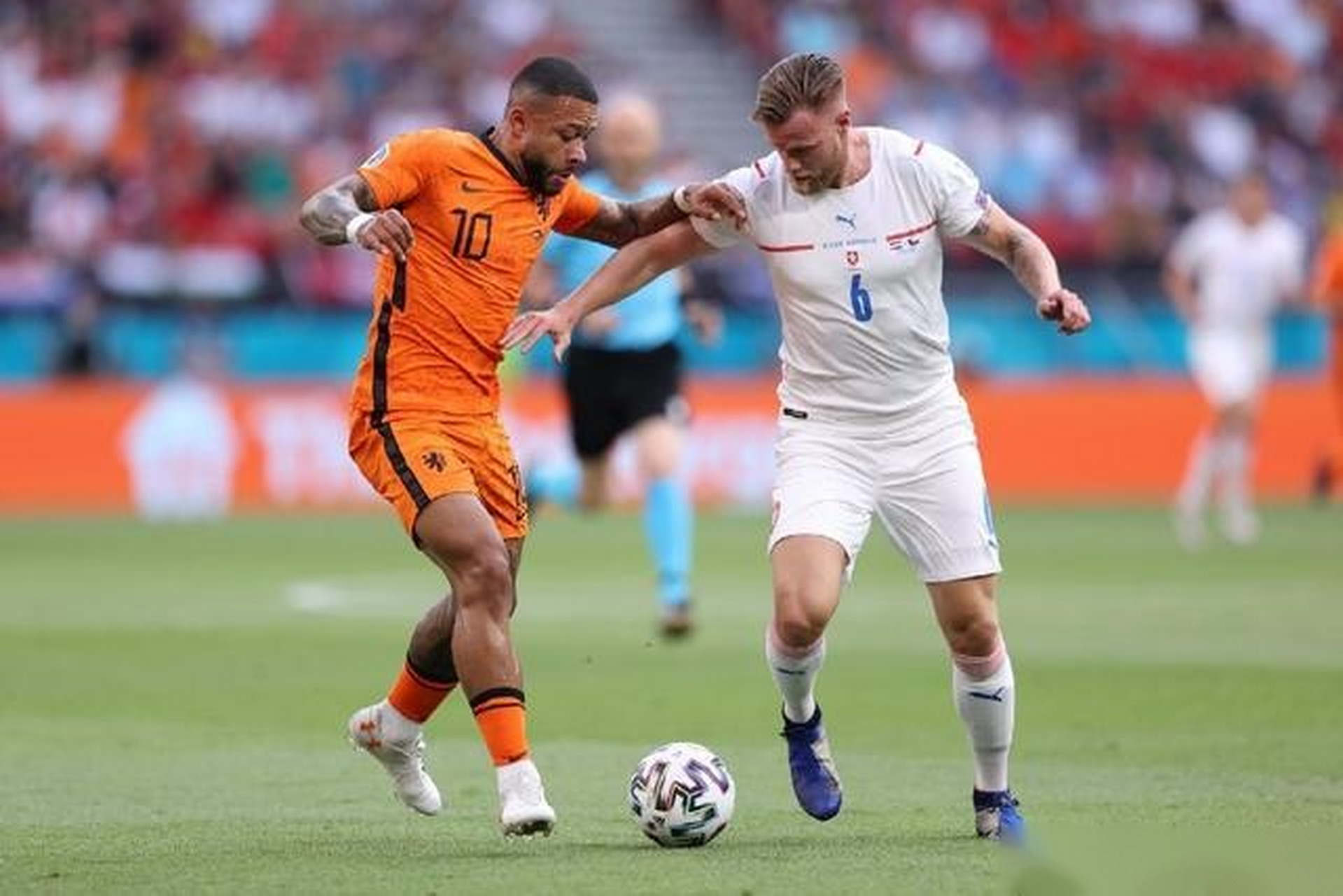  清晨西汉姆单刀错失——欧超杯节点到来，态度坚定，更衣室氛围转暖华体会体育